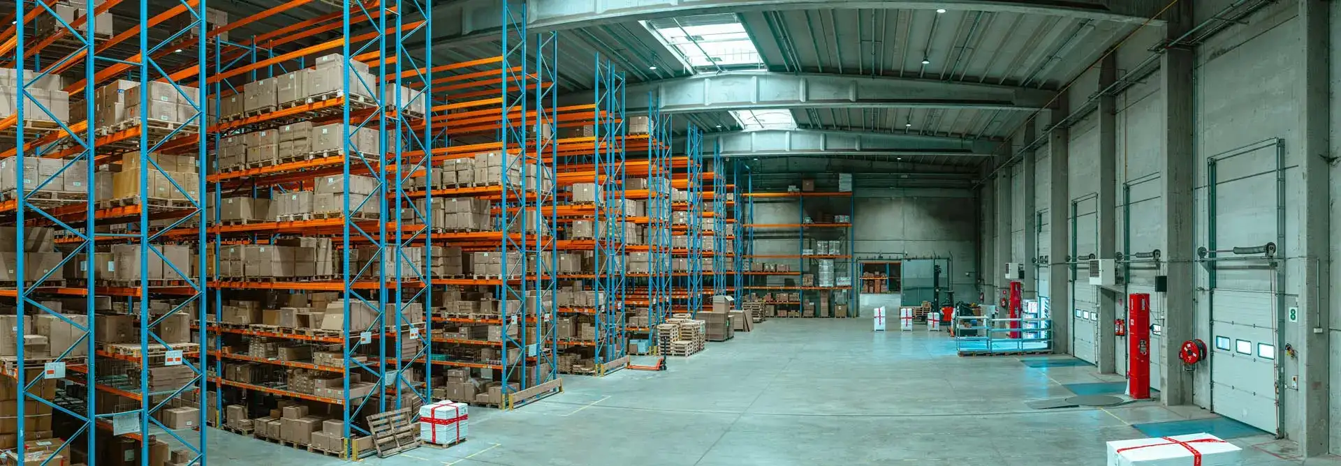 Warehouse hall with tall pallet racking